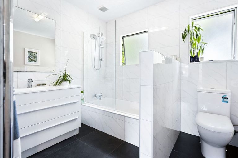 Photo of property in 2/60 Taikata Road, Te Atatu Peninsula, Auckland, 0610