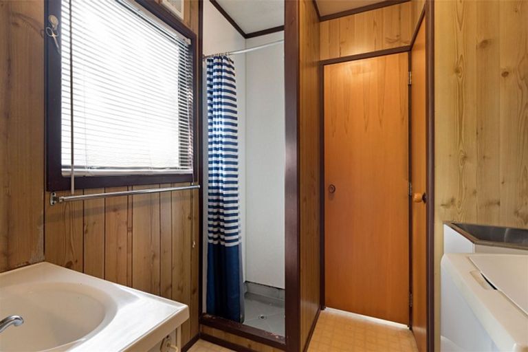 Photo of property in 15 Sherwood Avenue, Te Atatu South, Auckland, 0610