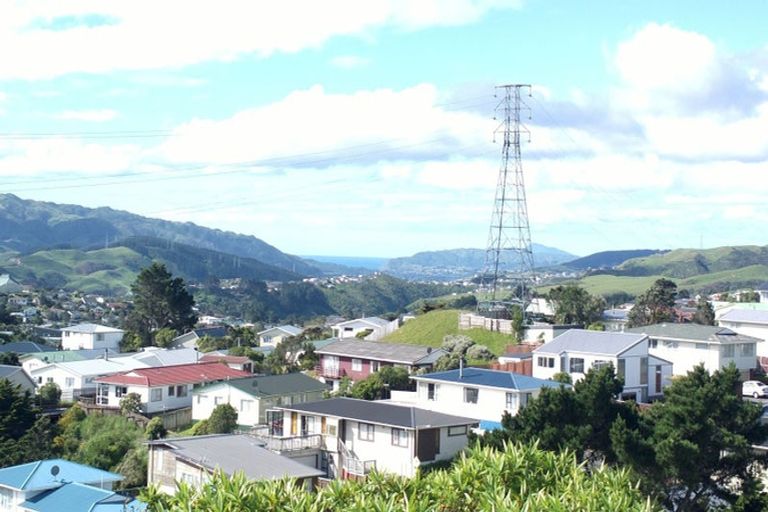 Photo of property in 1/43 Edgecombe Street, Newlands, Wellington, 6037