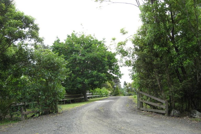 Photo of property in 122 Hinau Road, Waimauku, 0881