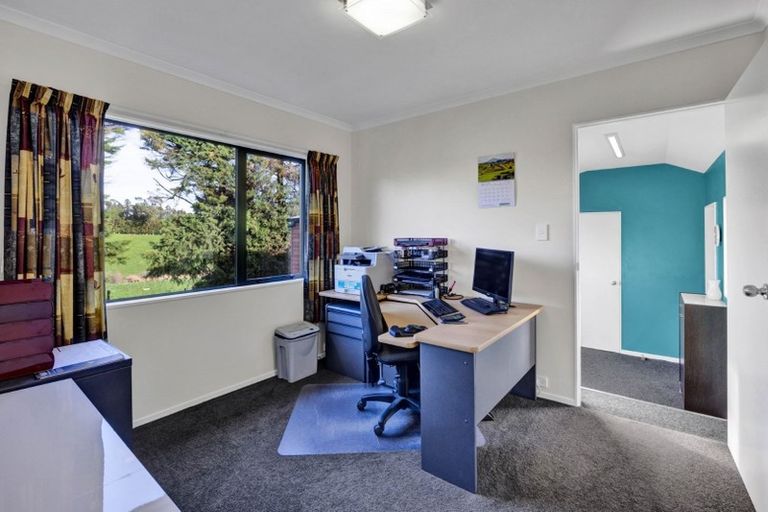 Photo of property in 16 Arthur Road, Paraite, New Plymouth, 4373