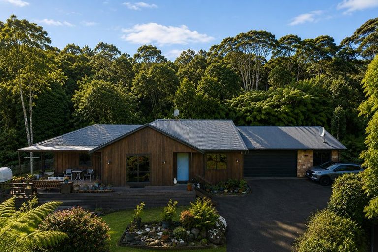 Photo of property in 125 Stoney Creek Drive, Waitakere, Henderson, 0782