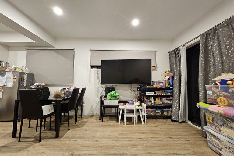 Photo of property in 2/122 Pooks Road, Ranui, Auckland, 0612