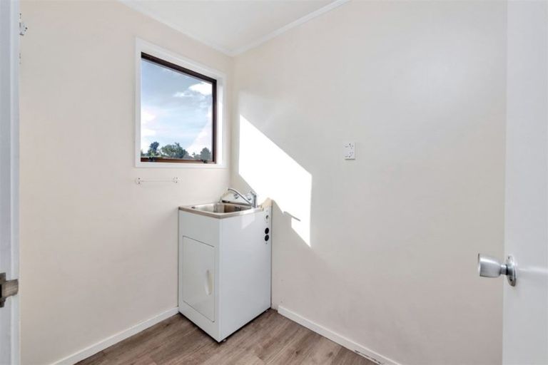 Photo of property in 15 Peterhouse Place, West Harbour, Auckland, 0618