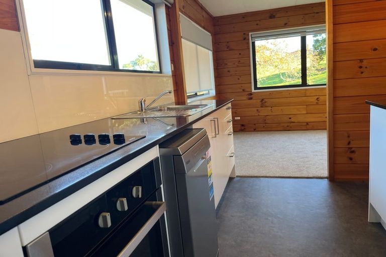 Photo of property in 2/226 Forrest Hill Road, Forrest Hill, Auckland, 0620