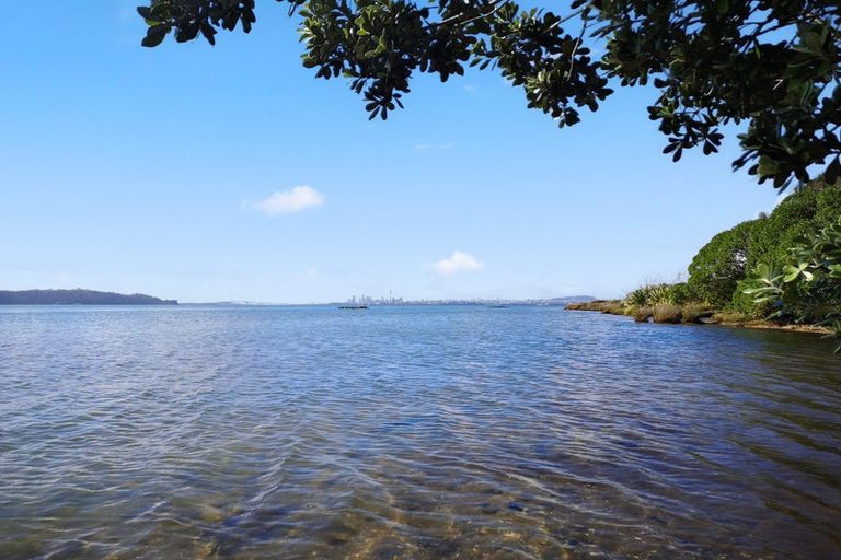 Photo of property in 2 Tollana Road, Te Atatu Peninsula, Auckland, 0610