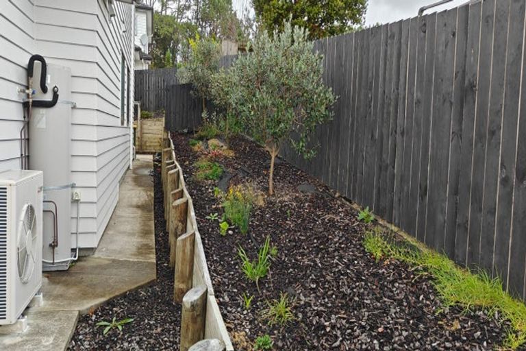 Photo of property in 17 Springhill Lane, Sunnyvale, Auckland, 0612