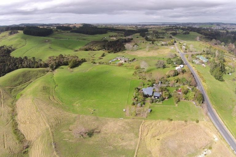 Photo of property in 100 Upper Orewa Road, Wainui, Silverdale, 0992