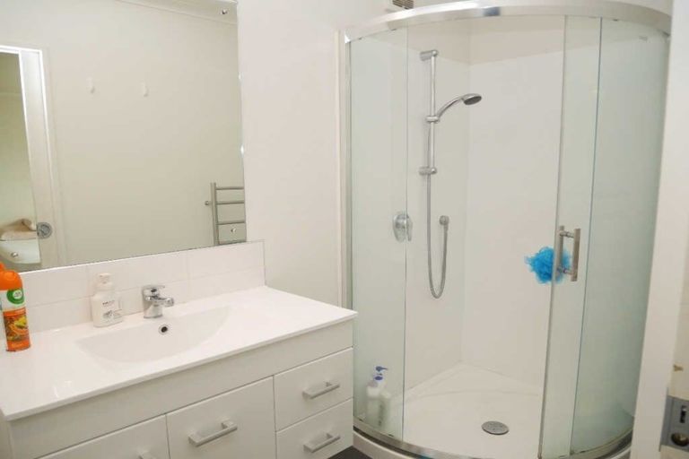 Photo of property in 67 Dress Circle, Newlands, Wellington, 6037