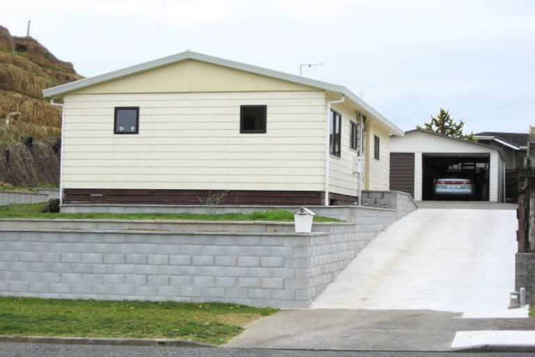 Photo of property in 118 Riversdale Drive, Merrilands, New Plymouth, 4312