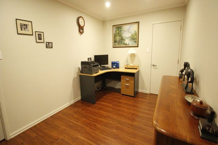 Photo of property in 78c Hyland Place, Waiuku, 2681