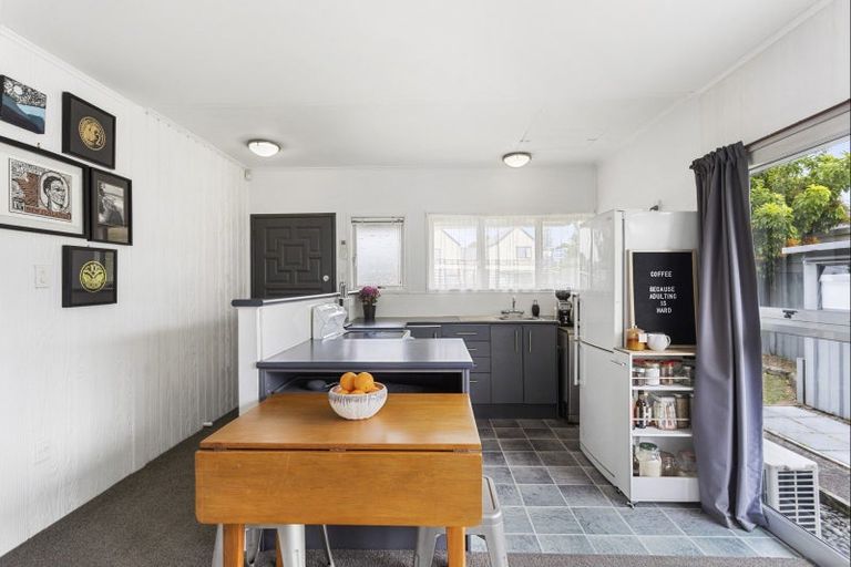 Photo of property in 1/2a Eskdale Road, Birkdale, Auckland, 0626