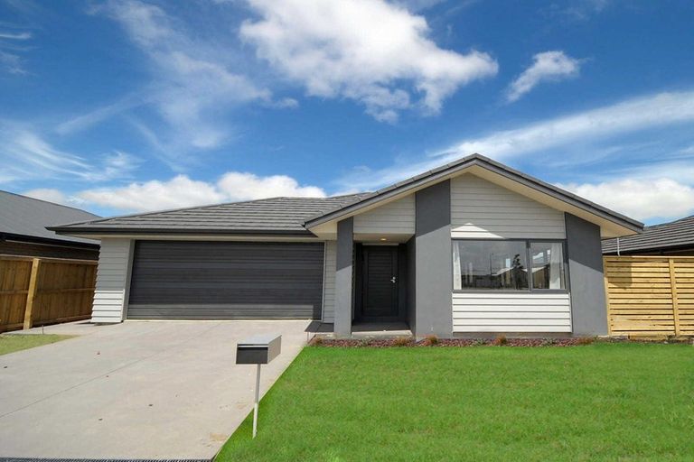Photo of property in 66 Shillingford Boulevard, Rolleston, 7615