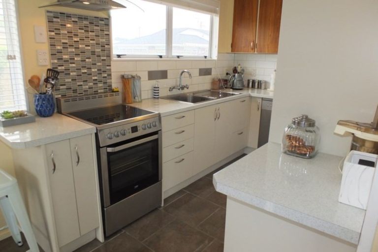 Photo of property in 14 Holben Parade, Foxton Beach, Foxton, 4815