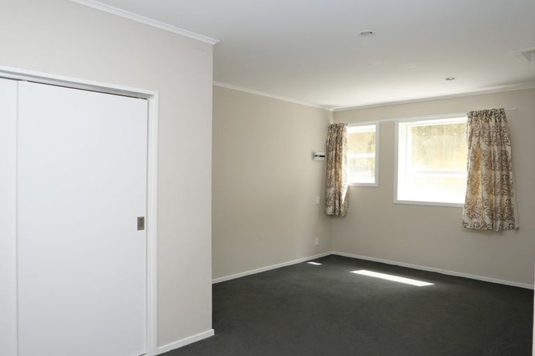 Photo of property in 70 Kelburn Parade, Kelburn, Wellington, 6012