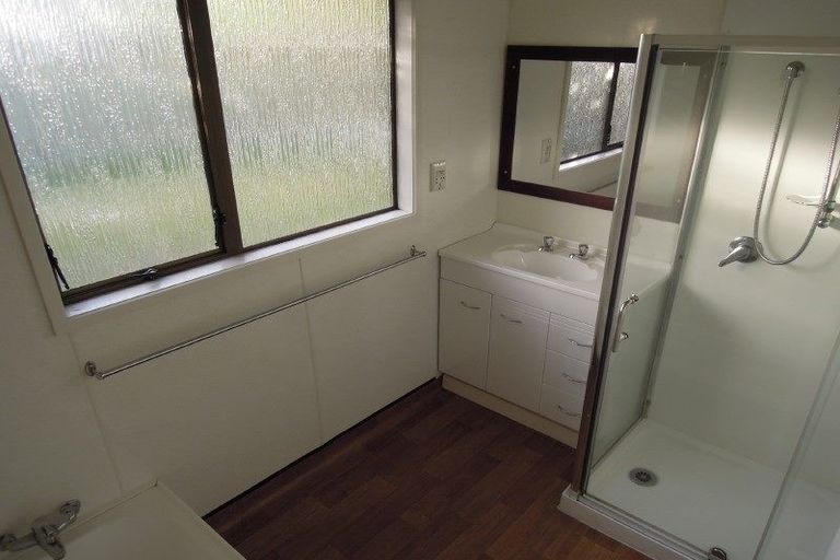 Photo of property in 4 St Catherine Crescent, West Harbour, Auckland, 0618