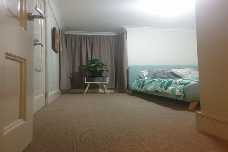 Photo of property in 10 Hawker Street, Mount Victoria, Wellington, 6011