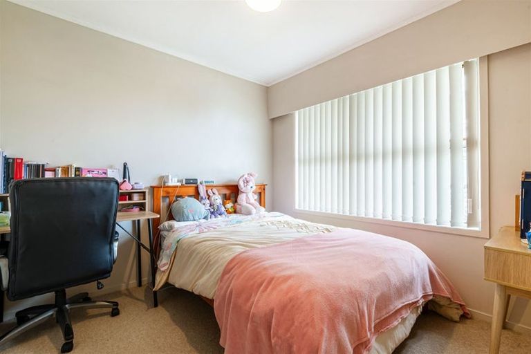 Photo of property in 2/39 Eversleigh Road, Belmont, Auckland, 0622