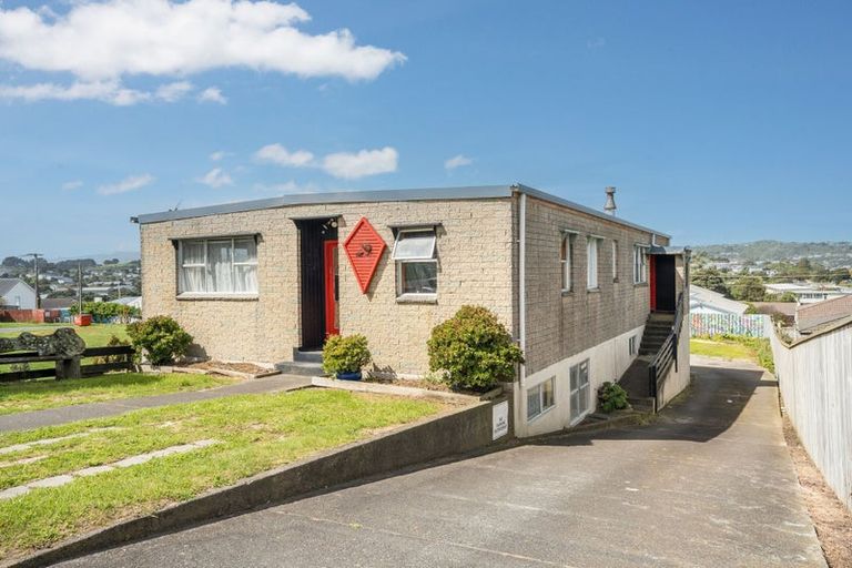 Photo of property in 8 Tuki Street, Titahi Bay, Porirua, 5022