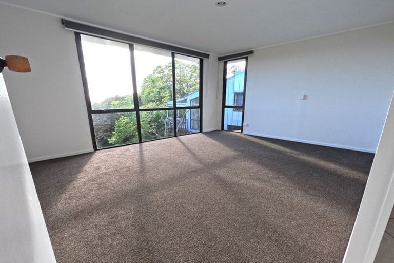 Photo of property in 951 East Coast Road, Torbay, Auckland, 0630