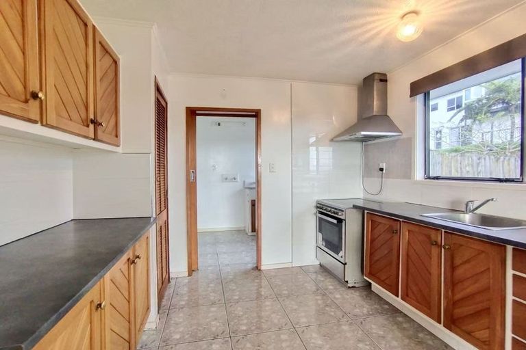 Photo of property in 39 Lewisham Street, Highland Park, Auckland, 2010