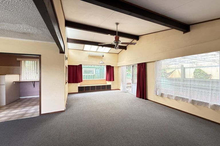 Photo of property in 16 Cypress Place, Sunnynook, Auckland, 0620