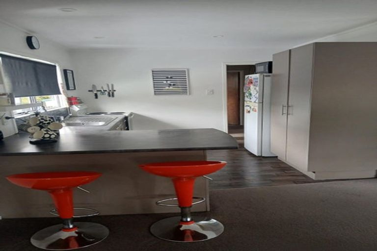 Photo of property in 3 Buisson Glade, West Harbour, Auckland, 0618