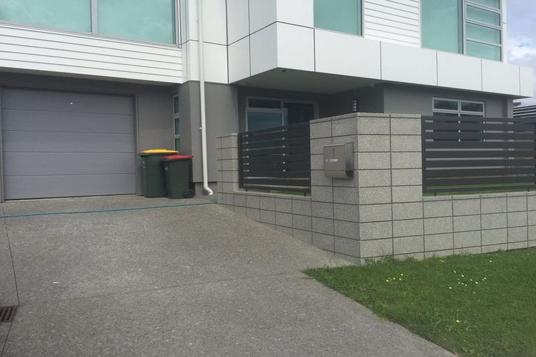 Photo of property in 1 Henriette Place, The Gardens, Auckland, 2105