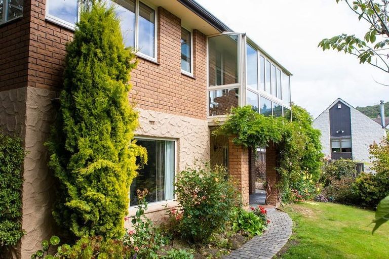 Photo of property in 77 Glenross Street, Glenross, Dunedin, 9011