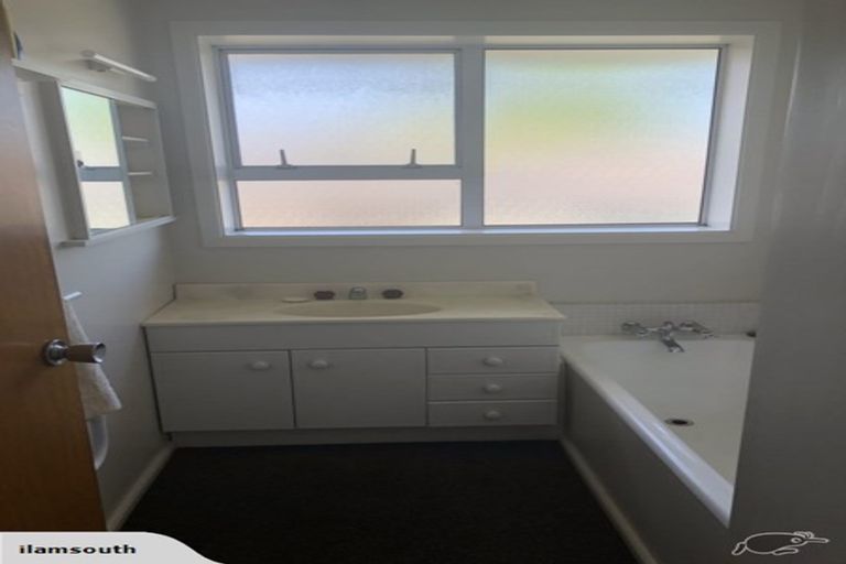 Photo of property in 124 Waimairi Road, Ilam, Christchurch, 8041