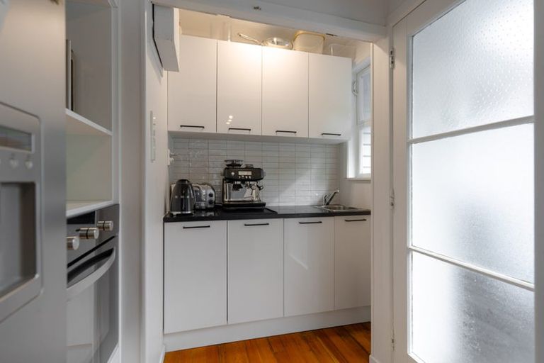 Photo of property in 11 Willowbrook Place, Titirangi, Auckland, 0604