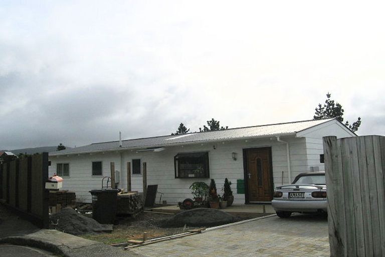 Photo of property in 18 Fenchurch Grove, Stokes Valley, Lower Hutt, 5019