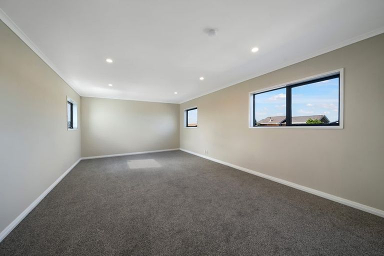 Photo of property in 4190a Great North Road, Glendene, Auckland, 0602
