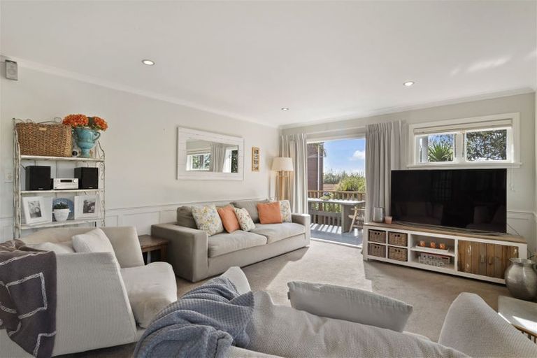 Photo of property in 113 Carlisle Road, Torbay, Auckland, 0632