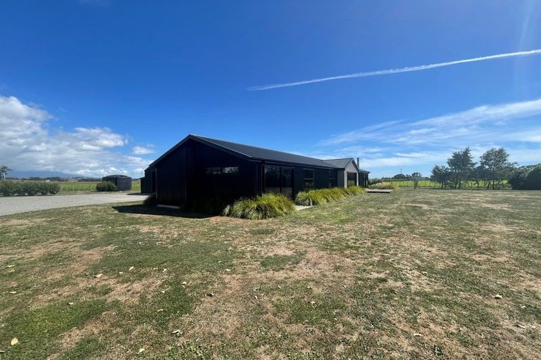 Photo of property in 450 Waitara Road, Huirangi, New Plymouth, 4373