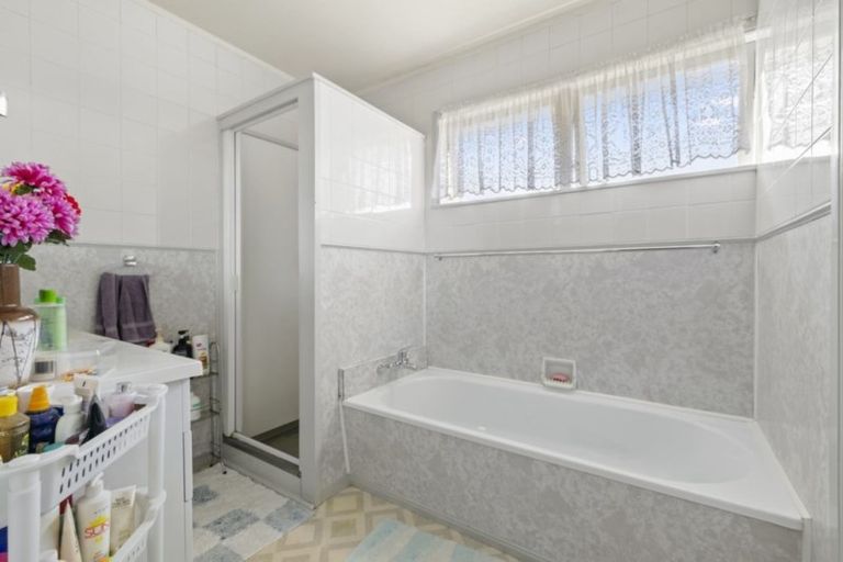 Photo of property in 2 King Edward Avenue, Papakura, 2110