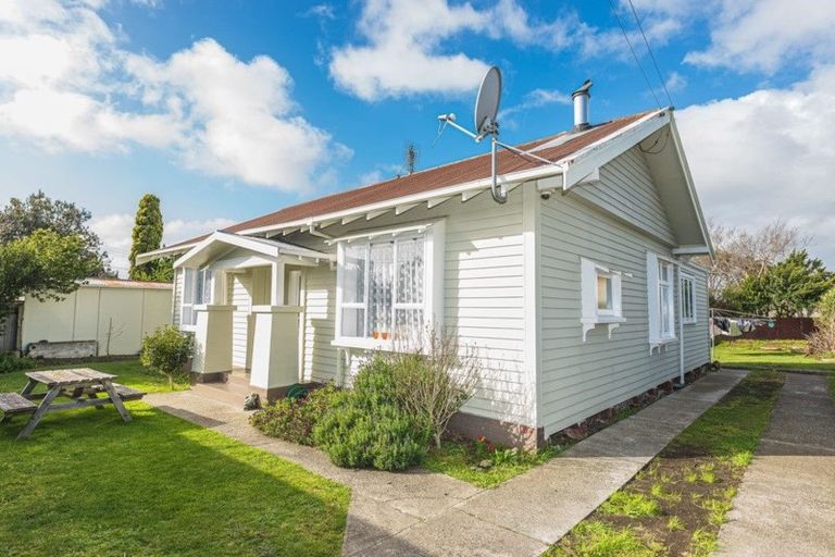 Photo of property in 2 Moore Avenue, Tawhero, Whanganui, 4501