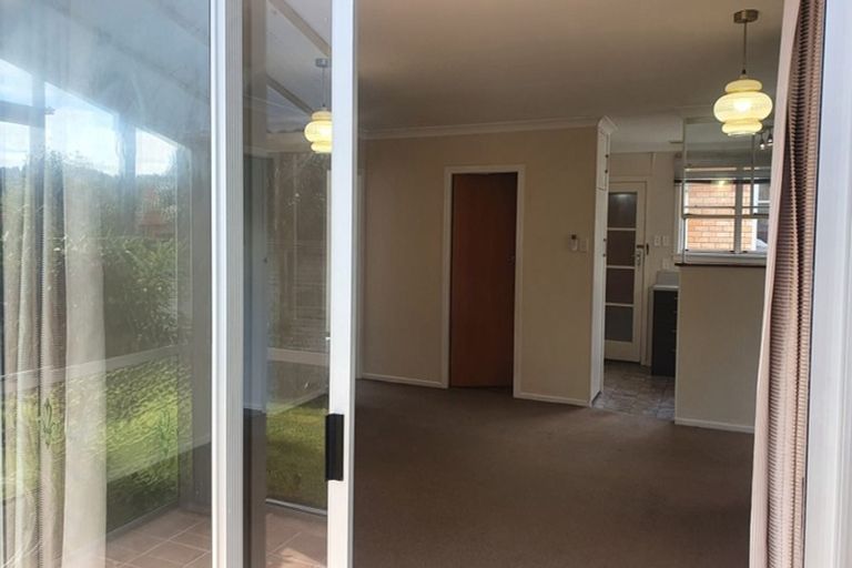 Photo of property in 10 Shortland Street, Lower Vogeltown, New Plymouth, 4310