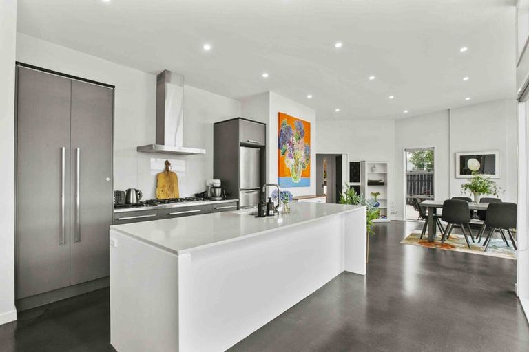 Photo of property in 33a Waimea Street, Westown, New Plymouth, 4310