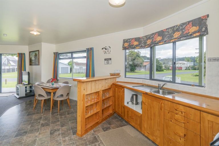 Photo of property in 1 Hardy Place, Cooks Beach, Whitianga, 3591