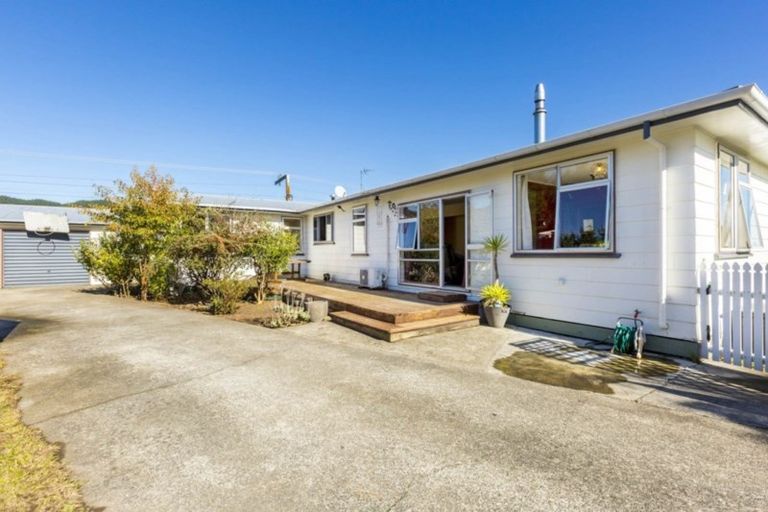 Photo of property in 11 Phar Lap Grove, Trentham, Upper Hutt, 5018