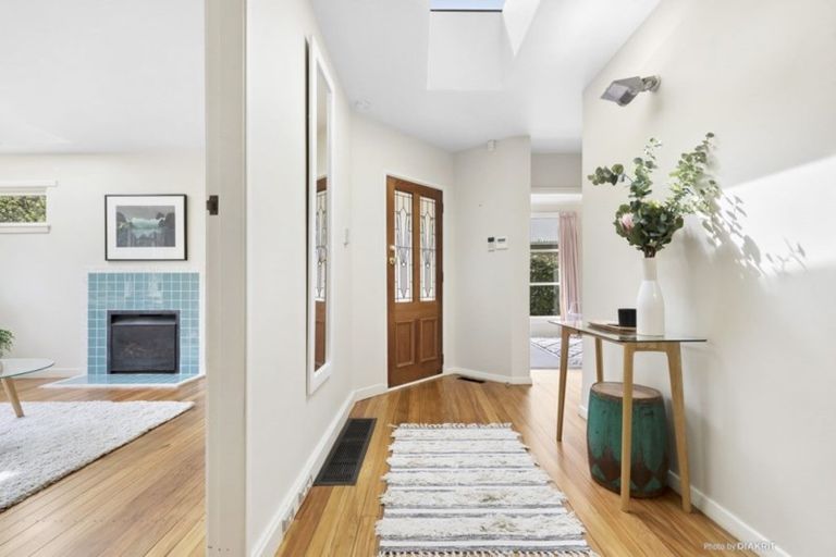 Photo of property in 70 Curtis Street, Northland, Wellington, 6012