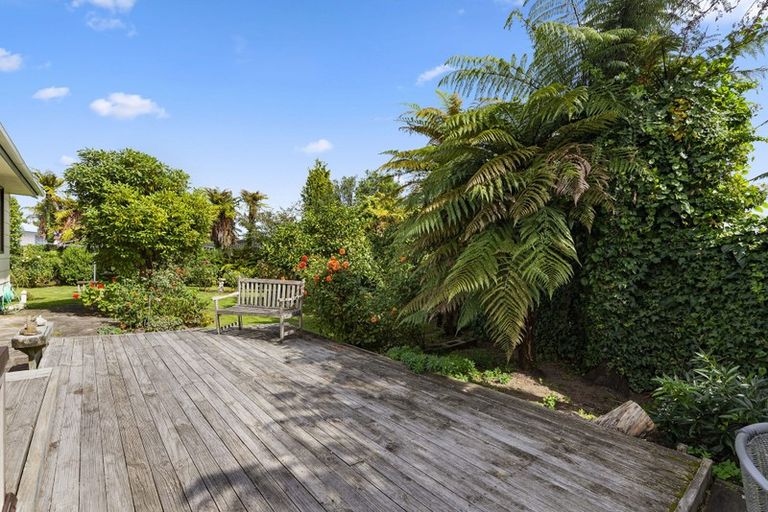 Photo of property in 2b Wyndham Road, Hannahs Bay, Rotorua, 3010