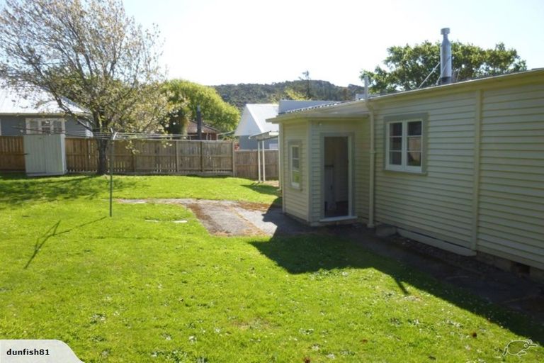 Photo of property in 3 Rowe Parade, Wainuiomata, Lower Hutt, 5014