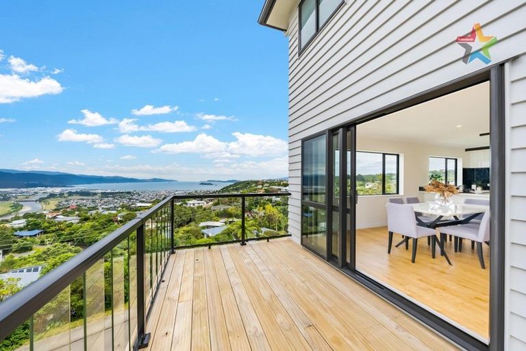 Photo of property in 8 Poto Road, Normandale, Lower Hutt, 5010