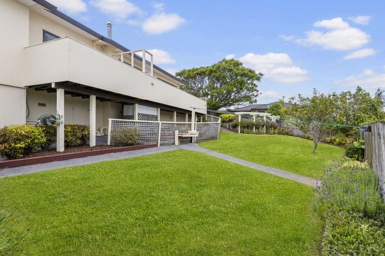 Photo of property in 17 Charlotte Street, Stanmore Bay, Whangaparaoa, 0932