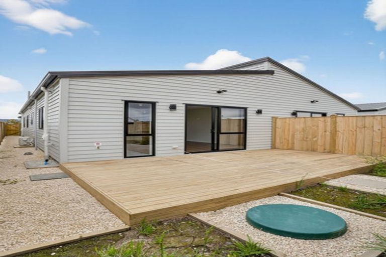 Photo of property in 10 Kaapehu Street, Karaka, 2578