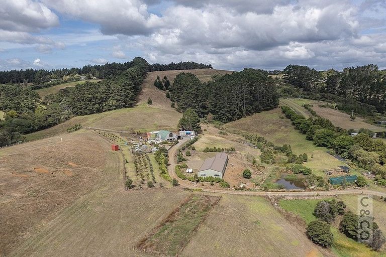 Photo of property in 231 Taiapa Road, Muriwai, Waimauku, 0881