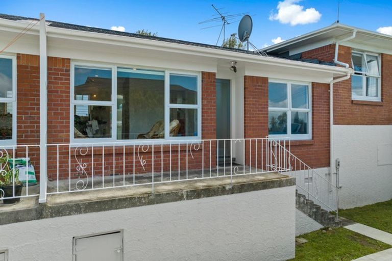 Photo of property in 2/174 East Coast Road, Forrest Hill, Auckland, 0620