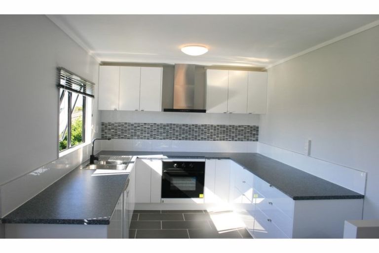 Photo of property in 72 Gallony Avenue, Massey, Auckland, 0614